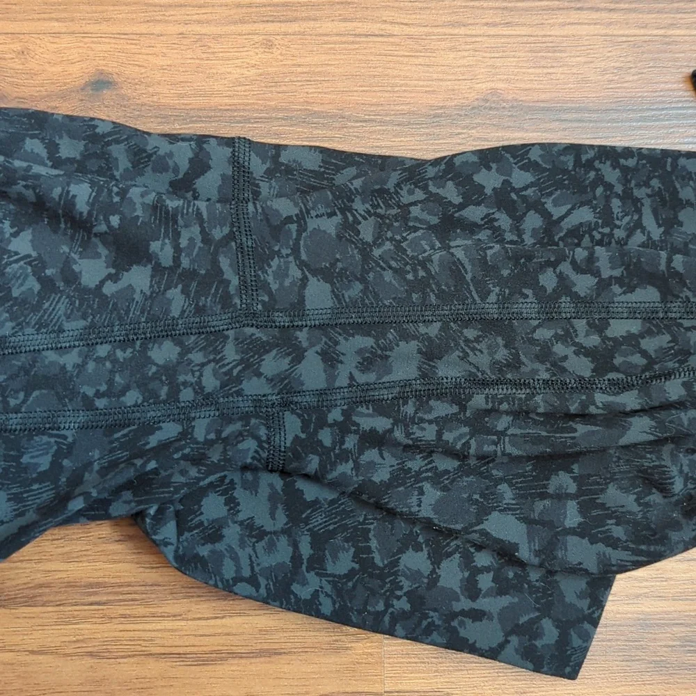 Lululemon Align Leggings Size 4 Wild Thing Camo Deep Coal Minimalist Preppy